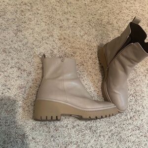 Bone color leather boot
